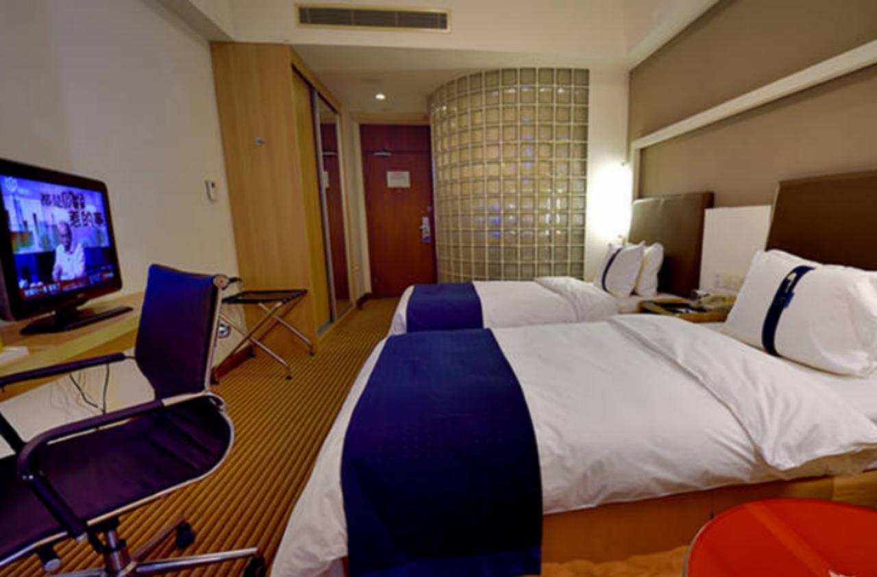 Holiday Inn Express Shanghai Nanhuizui Exterior foto