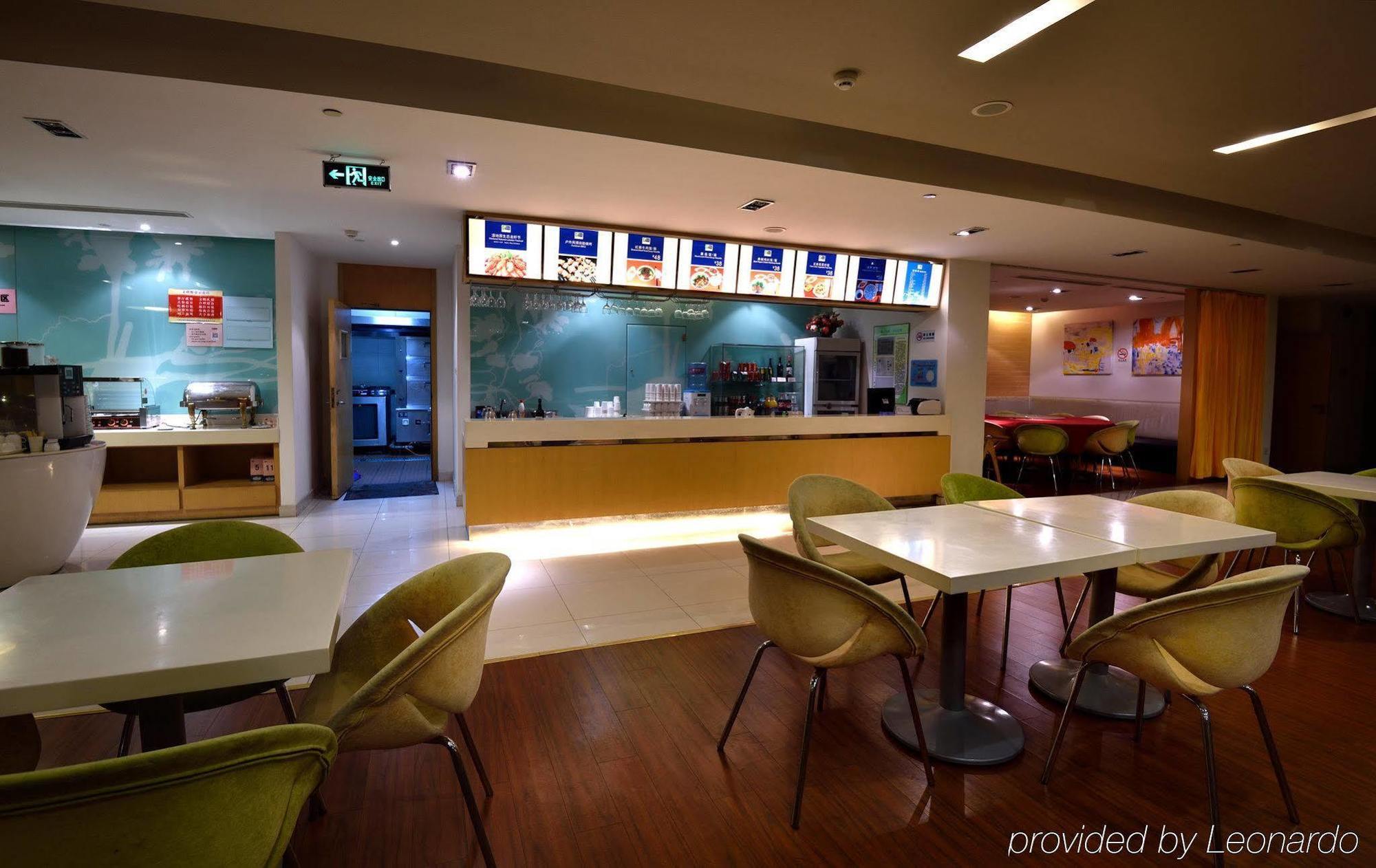 Holiday Inn Express Shanghai Nanhuizui Exterior foto