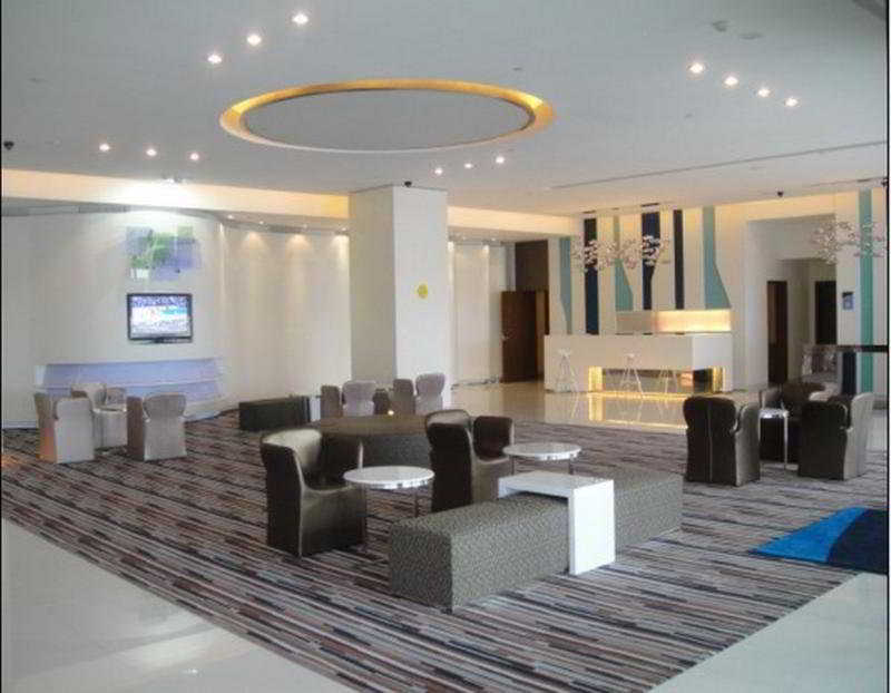 Holiday Inn Express Shanghai Nanhuizui Exterior foto
